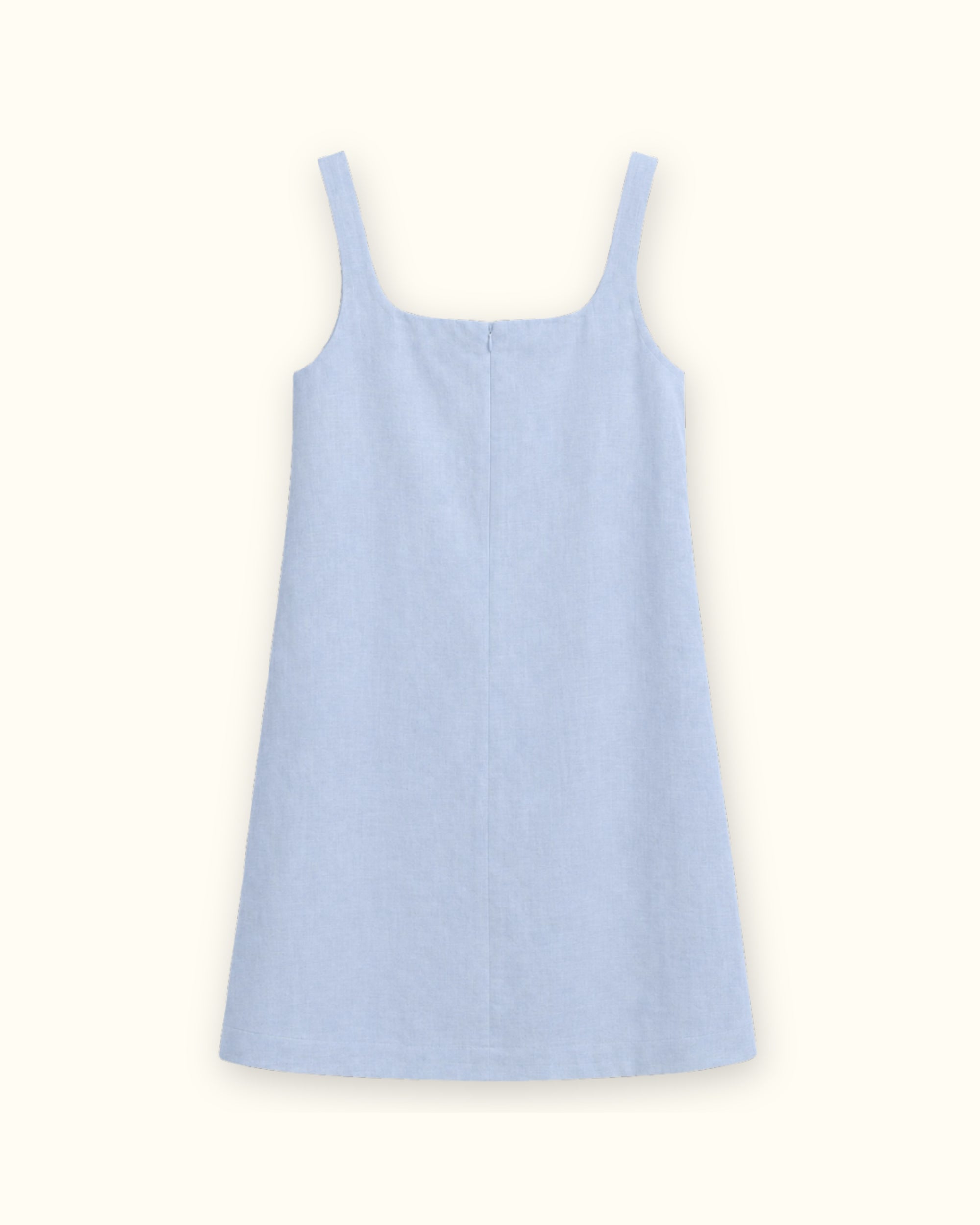 Robe mini en lin bleu clair, vue de dos, montrant l’encolure et la silhouette de la robe