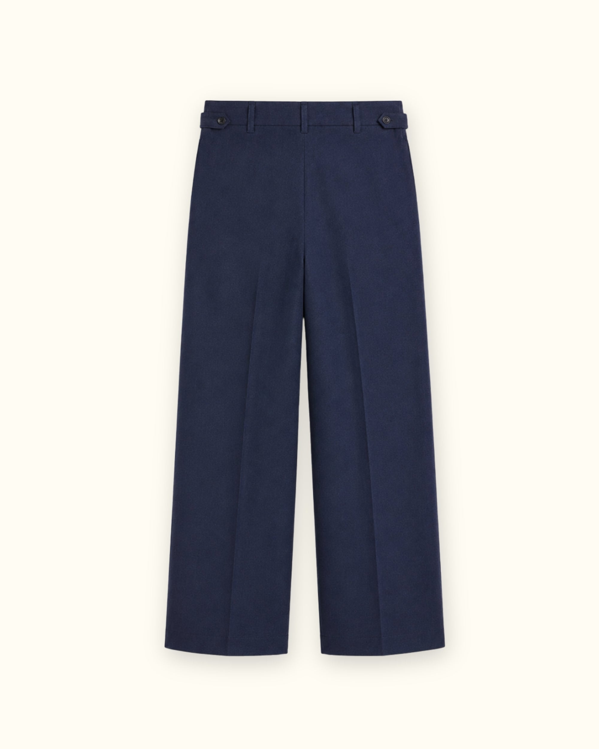 Pantalon droit en lin bleu marine, vue de dos, montrant les plis et la coupe droite