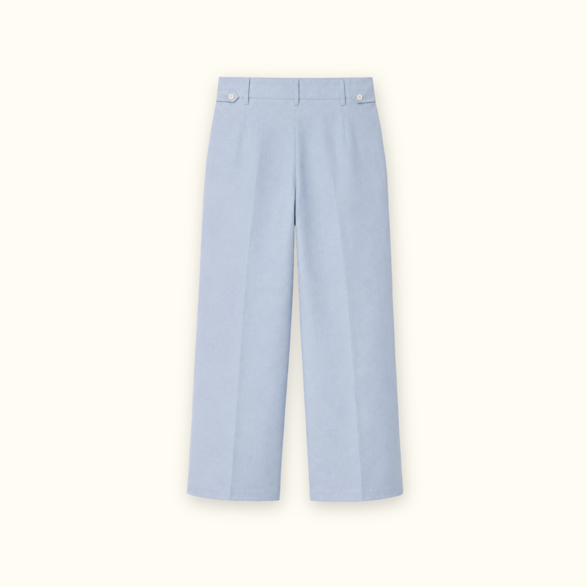 Pantalon droit en lin bleu clair, vue de dos, montrant les plis et la coupe droite